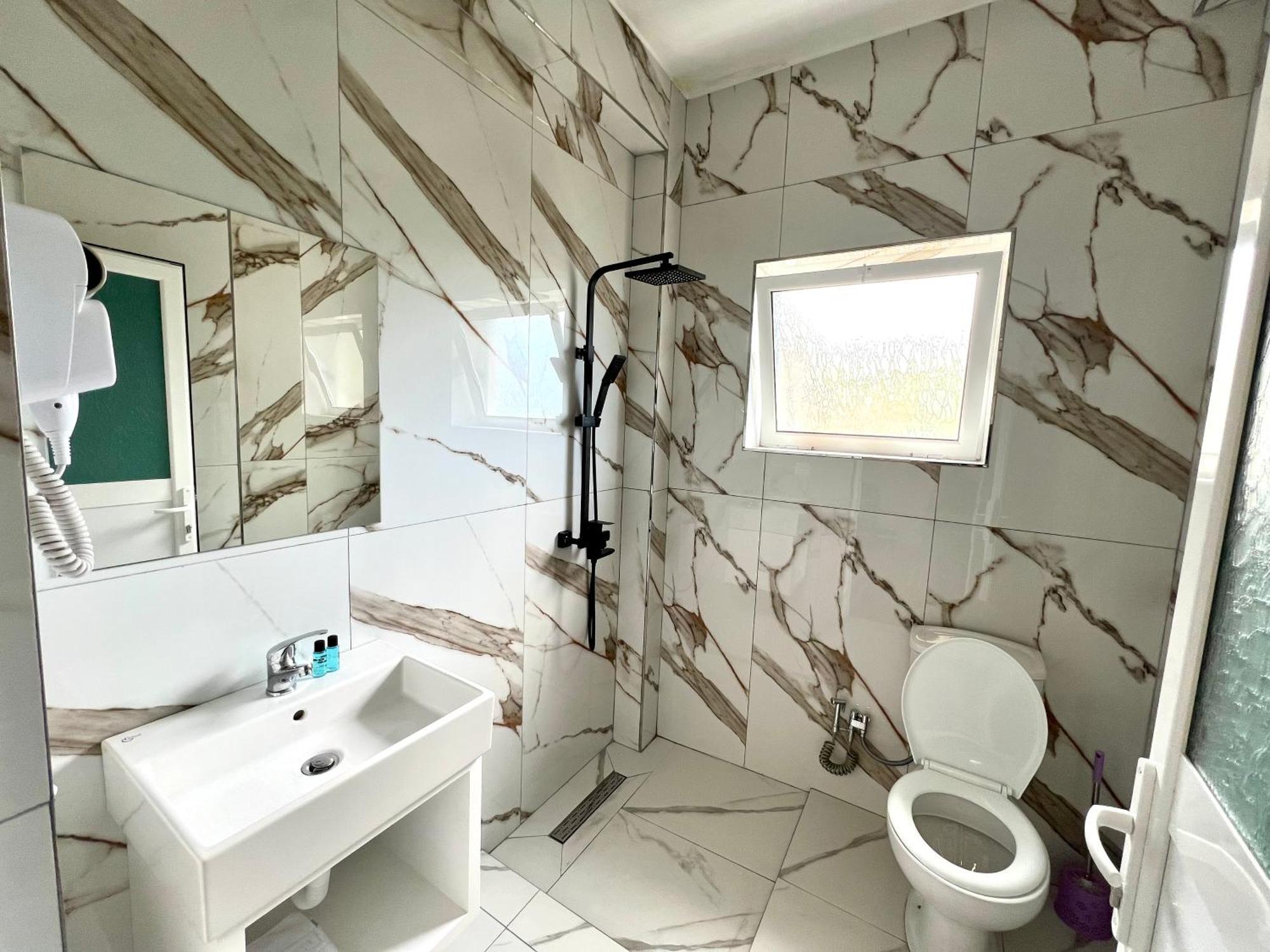 Redi'S Seaview Apartments Saranda Zewnętrze zdjęcie