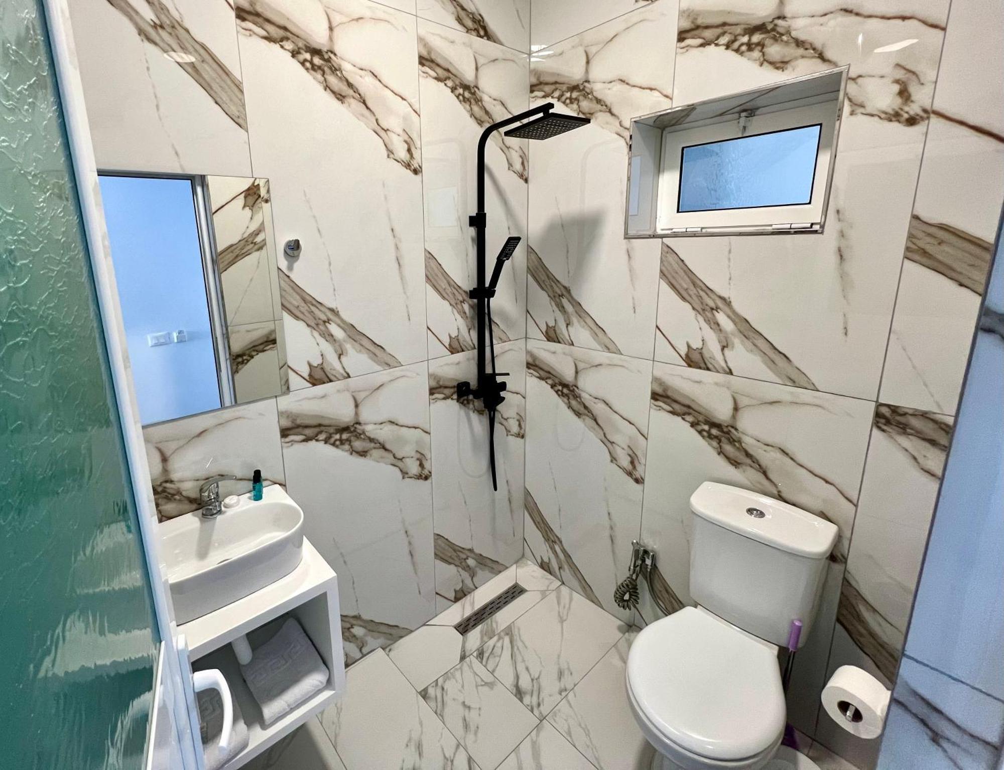 Redi'S Seaview Apartments Saranda Zewnętrze zdjęcie